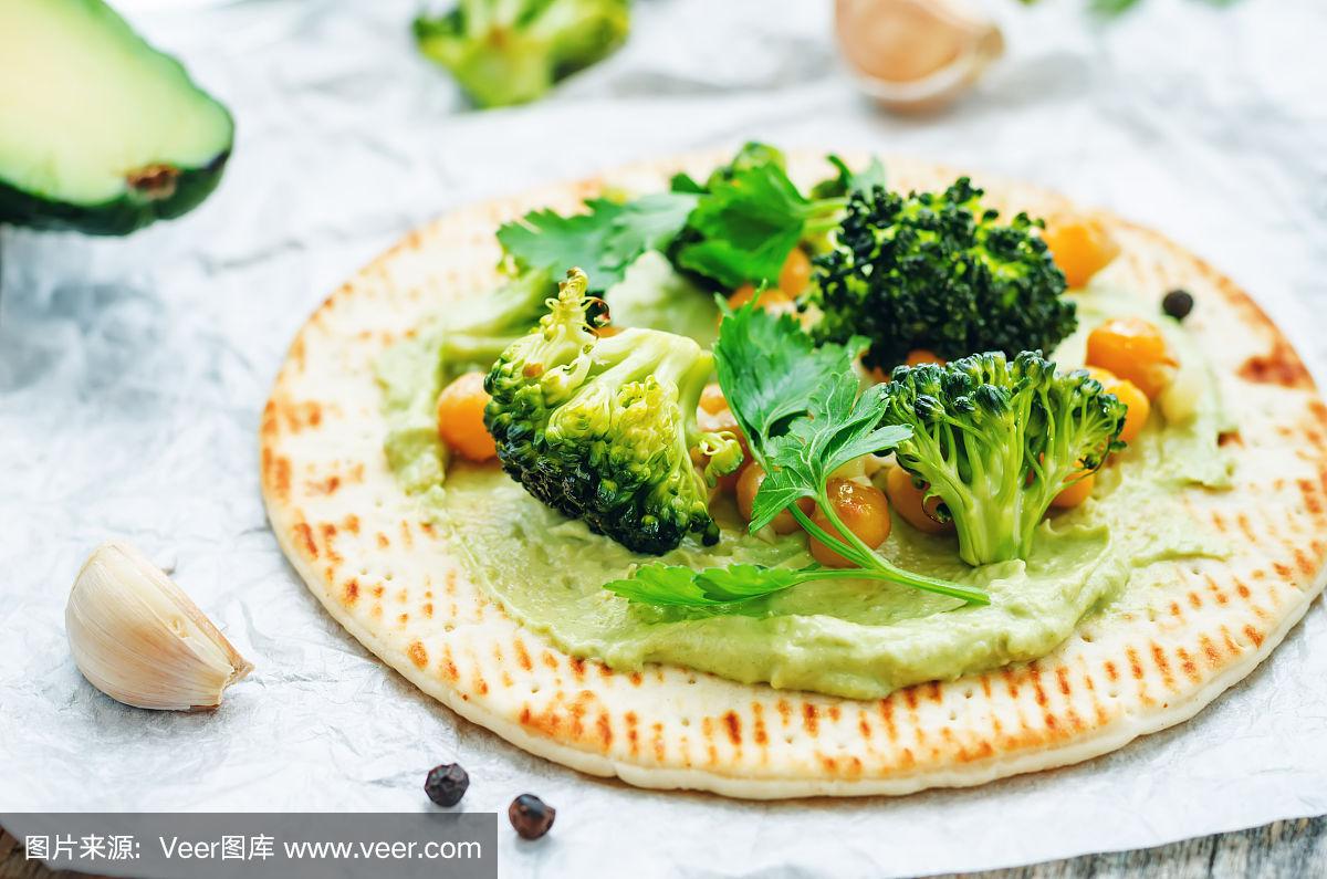 玉米饼与牛油果的健康搭配